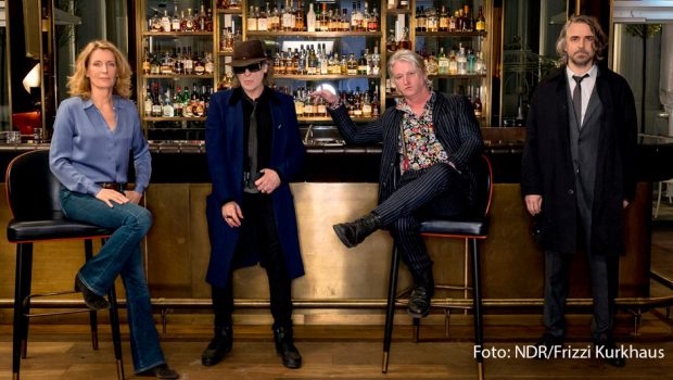 Prominent besetzt ist der neue NDR-„Tatort“ mit Maria Furtwängler als Kommissarin Charlotte Lindholm, der derzeit in Hamburg gedreht wird. Regisseur Detlev Buck steht auch selbst vor der Kamera, ebenso wie Rockstar Udo Lindenberg und Jens Harzer.