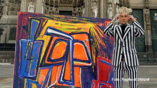 Alexander Höller ist einer der gefragtesten jungen Stars der deutschen Kunstszene. Nun hat sich der Absolvent der Münchener Akademie der Bildenden Künste für eine neue Bilderserie intensiv mit Edvard Munchs legendärem „Schrei“ auseinandergesetzt. Darüber und über die Grundlagen für seinen Erfolg spricht er im smalltalk-Interview.