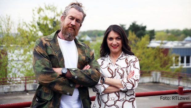 Unternehmerin Emitis Pohl und „Selfmade-Millionär“ Patrick Grabowski helfen bei RTLzwei sozial schwachen Familien auf dem Weg zu einem Neustart. Am heutigen 30. November steht der dritte Teil von „3 Familien – 3 Chancen! Das große Sozialexperiment“ auf dem Programm. (Foto: RTLzwei)