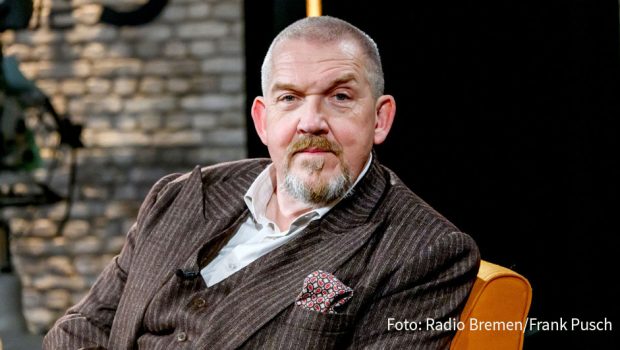 Am morgigen 16. März steht im Ersten eine neue Ausgabe der Radio Bremen-Talkshow „3nach9“ auf dem Programm. Zu Gast sind u.a. der Kölner „Tatort“-Kommissar Dietmar Bär, der Comedian Michael Mittermeier und der ehemalige Bundesinnenminister Gerhart Baum. (Foto: Radio Bremen/Frank Pusch)