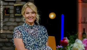 Schwimmsport-Idol Franziska van Almsick setzt sich für flächendeckenden Schwimmunterricht ein. Bei „3nach9“ warnte sie, dass in diesem Sommer infolge der Corona-Maßnahmen viele Kinder, aber auch Erwachsene ertrinken könnten. (Foto: Radio Bremen/Frank Pusch)