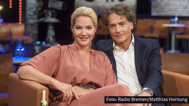 Heißer Sommer-Talk bei Radio Bremen –Judith Rakers und Giovanni di Lorenzo begrüßen am heutigen 18. Juni in der Radio Bremen-Talkshow „3nach9“ u.a. die Linken-Politikerin Sahra Wagenknecht, die ehemalige „Punk-Fürstin“ Gloria von Thurn und Taxis und den Bestsellerautor Wladimir Kaminer.