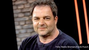 Bei „3nach9“ befasste sich Hundeprofi Martin Rütter gestern u.a. mit den Qualitäten, die ein geeigneter Vierbeiner für Talkshow-Gastgeber Giovanni di Lorenzo haben sollte. Hohe Intelligenz gehört demnach nicht dazu. (Foto: Radio Bremen/Frank Pusch)