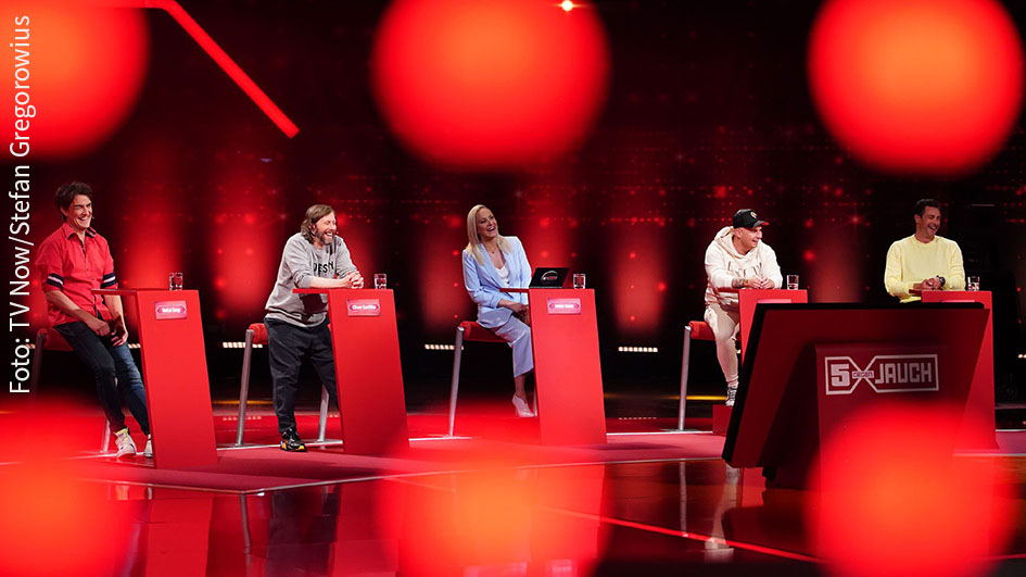 Geballte Promi-Power im Fünfer-Pack trifft auf Günther Jauch: Die Kandidaten Matze Knop, Oliver Korittke, Janine Kunze, Pietro Lombardi und Marco Schreyl wollen am Samstag in der RTL-Show „5 gegen Jauch“ 100.000 Euro für einen guten Zweck erspielen. (Foto: TV Now/Stefan Gregorowius)