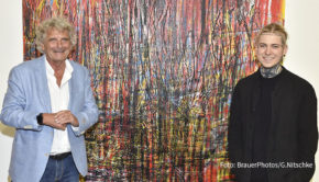 Unter dem Motto „Back in Town“ bat Kunststar Alexander Höller zum Ateliergespräch nach München. Der 24-jährige Maler berichtete von seiner Deutschland-Tour und gab erste Einblicke in zukünftige Kunstkonzepte. (Foto: BrauerPhotos/G.Nitschke)