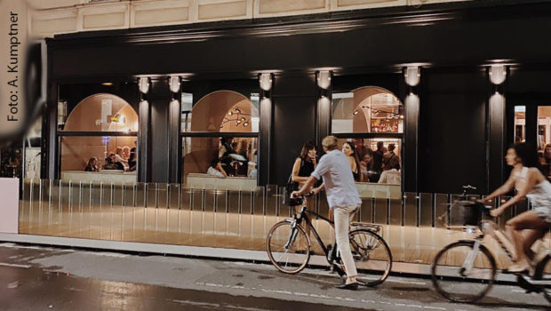 „Everybody’s Darling“ heißt die neue Bar in Wiens 1. Bezirk, die Starkoch Alexander Kumptner mit dem Team des Clubs „Volksgarten“ betreibt. Gestern fand die Eröffnung statt. (Foto: A. Kumptner)