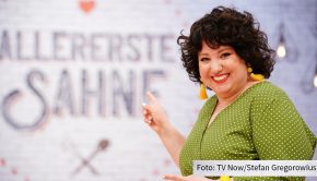 Moderatorin Meltem Kaptan startet am heutigen Montag mit ihrer Vox-Backshow „Allererste Sahne“ in die zweite Woche. Als Jury-Unterstützer ist diesmal Top-Pâtissier Sebastian Kraus dabei. (Foto: TV Now/Stefan Gregorowius)