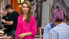 Annett Möller ist Moderatorin der neuen DIY-Show „Mit Nagel und Köpfchen“. Acht Kreativ-Duos müssen in verschiedenen Challenges bei einer dreiköpfigen Fachjury punkten und sich eine Runde weiter werkeln. Los geht’s am Sonntag in Sat.1. (Foto: Sat.1/Claudius Pflug)