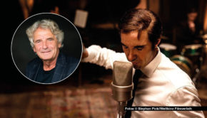 Wer Musik macht, muss manchmal ganz schön ackern. Das zeigt beispielsweise der aktuelle Kinofilm „Monsieur Aznavour“ mit Tahar Rahim in der Rolle der titelgebenden Chanson-Legende. Für Kick-Media-Vorstandschef Alexander Elbertzhagen eine absolute Empfehlung. In seiner heutigen Kolumne geht es außerdem u.a. um Sarah Engels‘ kleines, aber feines Konzert im Kölner „Gloria“, Herbert Grönemeyer als Dirigent und eine besondere Begegnung mit Chet Baker in Italien. (Fotos © Stephan Pick/Weltkino Filmverleih)