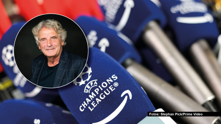 Fußballstars verdienen Millionen, die nicht zuletzt durch die enormen Abo-Gebühren, die die Fans an verschiedenste Plattformen entrichten, finanziert werden. Trotzdem ärgert sich kaum jemand über üppige Spielerhonorare. 18,36 Euro Rundfunkbeitrag befeuern dagegen weiterhin die Debatte über die Existenzberechtigung öffentlich-rechtlicher Sender. Und der Druck steigt. Kick-Media-Vorstandschef Alexander Elbertzhagen vergleicht ganz bewusst Äpfel mit Birnen und findet, dass beides durchaus zusammenhängt. (Foto © Prime Video)