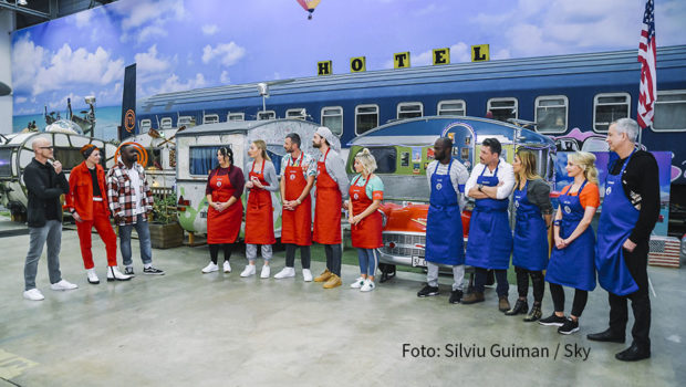 Die neue Kochshow „MasterChef Celebrity“ geht am Montag auf Sky One in die zweite Runde. Als Kandidat ist wieder Entertainer Thomas Hermanns dabei. Bei ihm kommen diesmal unschöne Erinnerungen an seine Schulzeit hoch. (Foto: Silviu Guiman/Sky)