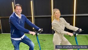 Moderatorin und Autorin Laura Karasek stellt sich der „1 gegen 1“-Situation mit einem Sport-Profi: In der gleichnamigen Spielshow für die Internet-Videoplattform von Borussia Dortmund tritt sie gegen den ehemaligen Torwart Roman Weidenfeller an.