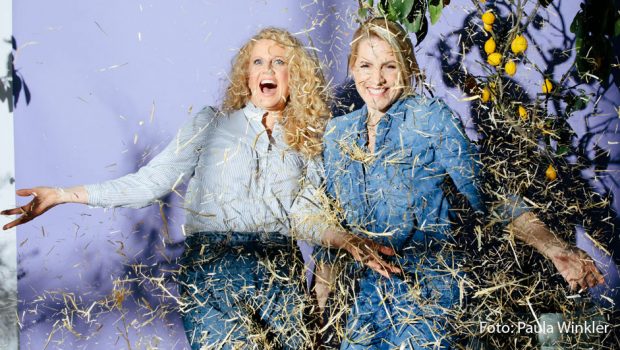 Um launische Tomaten und weitere Geschichten aus dem eigenen Garten geht’s in der aktuellen Ausgabe der Zeitschrift „BARBARA“. Interviewpartnerin von Editor at Large Barbara Schöneberger ist die „Tagesschau“-Sprecherin und „Homefarming“-Buchautorin Judith Rakers. (Foto: Paula Winkler)