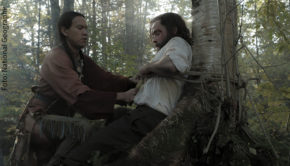 Als deutsche TV-Premiere zeigt National Geographic ab heute die historische Dramaserie „Barkskins – Aus hartem Holz“. Sie basiert auf einem Roman der „Brokeback Mountain“-Autorin Annie Proulx. (Foto: National Geographic)