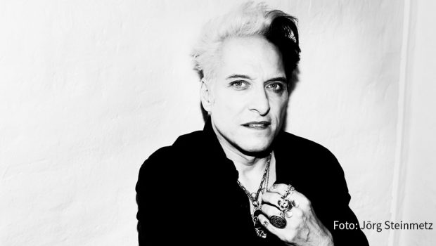 Nach acht Jahren Studioalbum-Pause haben Die Ärzte in der vergangenen Woche ihr neuestes Werk „Hell“ veröffentlicht. Schlagzeuger Bela B ist am Samstag in der „Rodeo Radio – The BossHoss Rockshow“ bei Radio Bob! zu Gast. (Foto: Jörg Steinmetz)