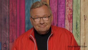 Entertainer Bernd Stelter ist einer der Künstler, die bei den „Carnevalskonzerten“ in Köln und Bonn eine Session unter ganz besonderen Bedingungen feiern. Bei der Auto-Konzertreihe treten ab dem 29. Januar auch Bands wie Brings, Höhner und Kasalla auf. (Foto: Manfred Esser)