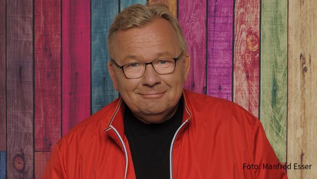 Entertainer Bernd Stelter ist einer der Künstler, die bei den „Carnevalskonzerten“ in Köln und Bonn eine Session unter ganz besonderen Bedingungen feiern. Bei der Auto-Konzertreihe treten ab dem 29. Januar auch Bands wie Brings, Höhner und Kasalla auf. (Foto: Manfred Esser)