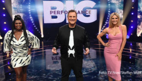 Am morgigen 12. September startet bei RTL die neue Musikshow „Big Performance – Wer ist der Star im Star?“. Motsi Mabuse, Guido Maria Kretschmer und Michelle Hunziker bewerten als Jury-Trio die Leistungen der aufwendig maskierten und kostümierten Promis. (Foto: TV Now/Steffen Wolff)