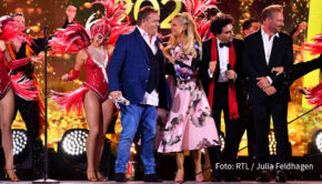 Am Donnerstagabend wurden in Köln die herausragenden Leistungen des Fernsehjahres 2020/21 in Fiktion, Unterhaltung, Information und Sport mit dem Deutschen Fernsehpreis ausgezeichnet. Barbara Schöneberger moderierte die von RTL in der Primetime übertragene Open-Air-Gala. (Foto: RTL/Julia Feldhagen)