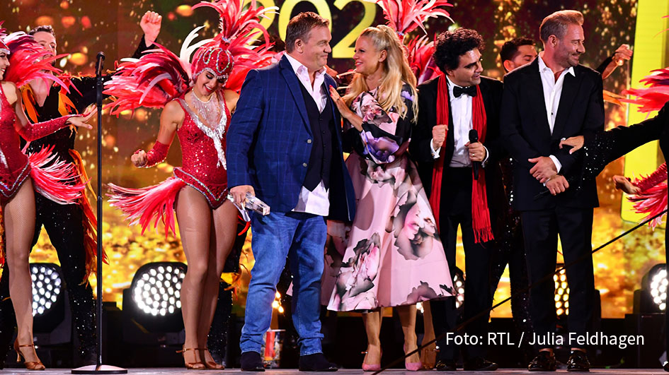 Am Donnerstagabend wurden in Köln die herausragenden Leistungen des Fernsehjahres 2020/21 in Fiktion, Unterhaltung, Information und Sport mit dem Deutschen Fernsehpreis ausgezeichnet. Barbara Schöneberger moderierte die von RTL in der Primetime übertragene Open-Air-Gala. (Foto: RTL/Julia Feldhagen)