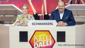 Vor 50 Jahren ging Hans Rosenthals Show „Dalli Dalli“ erstmals auf Sendung. Am morgigen 15. Mai lässt das ZDF den Klassiker zur Feier des Tages mit Johannes B. Kerner wieder aufleben. Acht Promi-Teams machen mit, darunter auch die Starköche Cornelia Poletto und Johann Lafer.