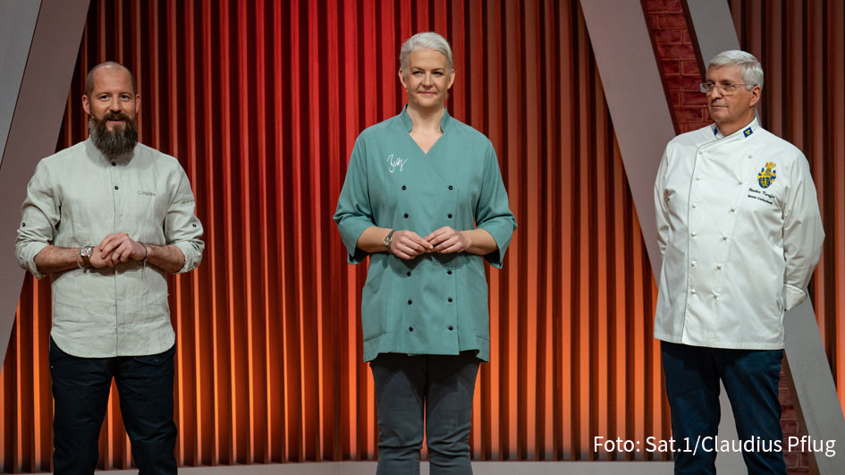 In Sat.1 steht am Sonntag die zweite Staffelfolge der von Enie van de Meiklokjes moderierten Show „Das große Backen – Die Profis“ auf dem Plan. Die Kandidaten-Teams müssen die Juroren Christian Hümbs, Bettina Schliephake-Burchardt und Günther Koerffer diesmal u.a. beim Backen ohne Rezept überzeugen.