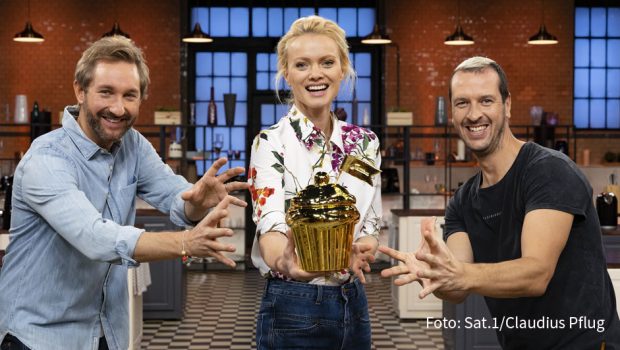 Daniel Boschmann, Franziska Knuppe und Pascal Hens stellen sich heute den letzten drei Herausforderungen in der laufenden Staffel von „Das große Promibacken“ in Sat.1. Am Ende des Finales wird die Siegerin oder der Sieger des Goldenen Cupcakes gekürt. (Foto: Sat.1/Claudius Pflug)