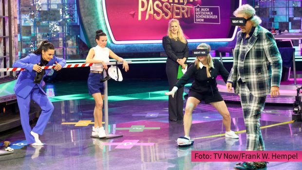 An der Seite von Barbara Schöneberger und Thomas Gottschalk sprangen bei „Denn sie wissen nicht, was passiert!“ zuletzt Amira Pocher und sieben weitere prominente Frauen als Ersatz für Günther Jauch ein. Nun steht fest, dass der Moderator auch am kommenden Samstag eine Corona-bedingte Zwangspause in der RTL-Show einlegen muss.