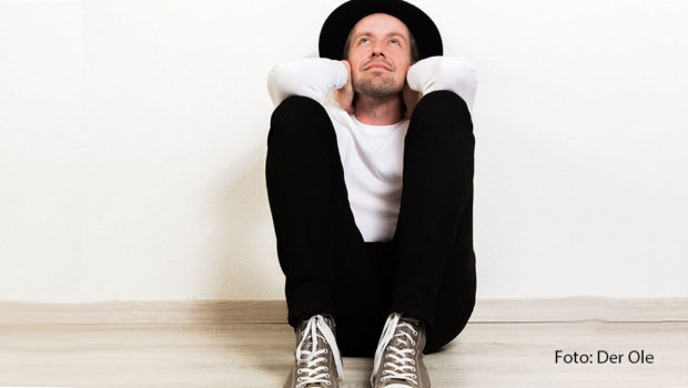 Mit dem Album „Durch die Zeit“ und „Die Amsel mit dem Drosselbart“, dem letzten Song von Rheingold-Sänger Bodo Staiger, spielt der Düsseldorfer Musiker Der Ole an zwei Tagen in elf Bäckereien in Berlin, Hannover, Braunschweig und Wolfsburg. (Foto: Der Ole)