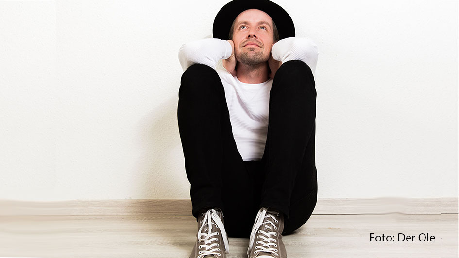 Mit dem Album „Durch die Zeit“ und „Die Amsel mit dem Drosselbart“, dem letzten Song von Rheingold-Sänger Bodo Staiger, spielt der Düsseldorfer Musiker Der Ole an zwei Tagen in elf Bäckereien in Berlin, Hannover, Braunschweig und Wolfsburg. (Foto: Der Ole)