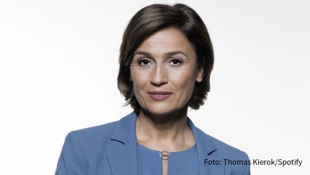 Die Lehrerin und Bildungsaktivistin Gloria Boateng ist in der aktuellen Ausgabe von „Der Sandra Maischberger Podcast“ zu Gast. Das einstündige Gespräch ist seit dem heutigen 15. Januar bei Spotify und in der ARD Audiothek abrufbar. (Foto: Thomas Kierok/Spotify)