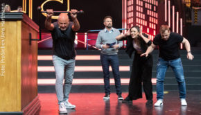 ProSieben strahlt heute die dritte Ausgabe von "Die! Herz! Schlag! Show!" aus. Moderator Steven Gätjen begrüßt dazu u.a. Frank Rosin, Jasmin Wagner und Martin Klempnow als Prominenten-Team. (Foto: ProSieben/Jens Hartmann)