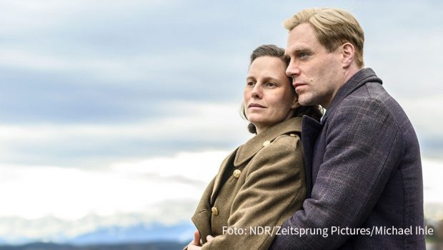 Die bewegte Beziehung des Schauspielerpaars Hans Albers und Hansi Burg während der NS-Zeit ist Thema des Dokudramas „Die Liebe des Hans Albers“. Das Erste strahlt den Film mit den Hauptdarstellern Ken Duken und Picco von Groote am heutigen 6. Januar aus. (Foto: NDR/Zeitsprung Pictures/Michael Ihle)