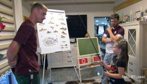 Bei den Wollnys ist heute Angelunterricht angesagt. In der Doppelfolge der Doku-Soap, die RTLzwei ab 20:15 Uhr ausstrahlt, geben Peter und Flo den anderen Mitgliedern der Großfamilie einen Grundkurs in ihrem Lieblings-Hobby. (Foto: RTLzwei)