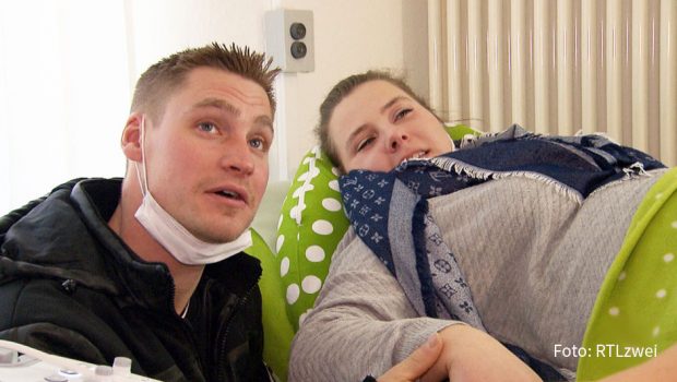 Gute Nachrichten für „Die Wollnys“. In der heutigen Folge der Doku-Soap auf RTLzwei geben Tochter Sarafina und ihr Mann Peter bekannt, dass sie Nachwuchs erwarten – und das sogar gleich doppelt. (Foto: RTLzwei)