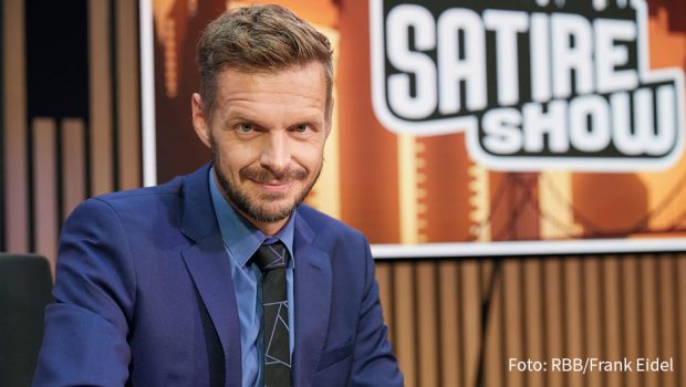 Kabarettist Florian Schroeder ist der Gesprächsgast von Sandra Maischberger in der aktuellen Folge von „Maischberger. Der Podcast“. Dabei geht’s u.a. um die umstrittene Satire-Aktion #allesdichtmachen.