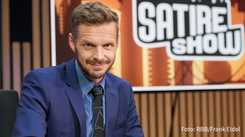 Kabarettist Florian Schroeder ist der Gesprächsgast von Sandra Maischberger in der aktuellen Folge von „Maischberger. Der Podcast“. Dabei geht’s u.a. um die umstrittene Satire-Aktion #allesdichtmachen.