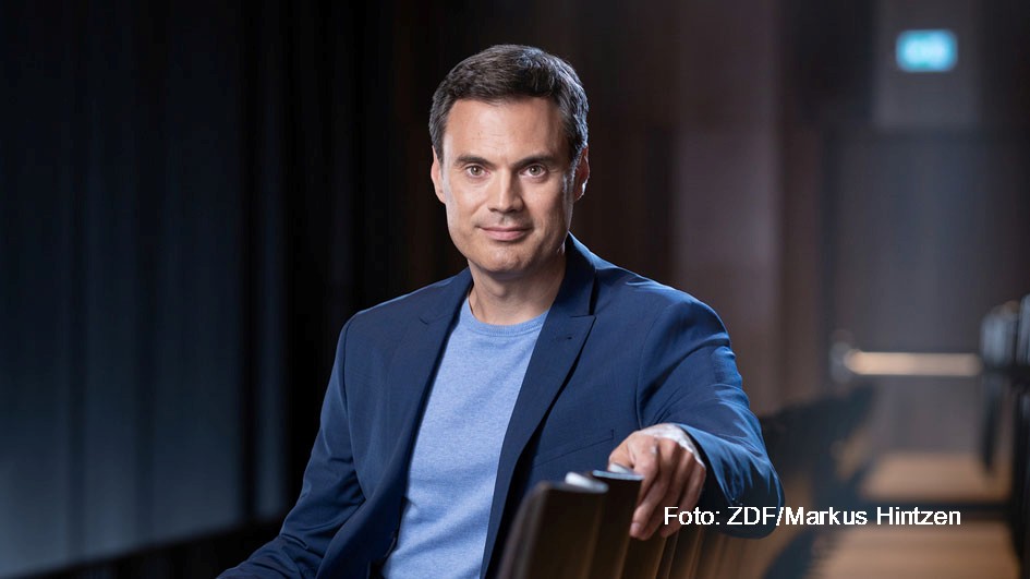 Unter Federführung des ZDF mit Programmdirektor Norbert Himmler entsteht eine international produzierte Serie auf Basis von Frank Schätzing Erfolgsroman „Der Schwarm“. Der Autor ist selbst an der achtteiligen Adaption beteiligt.