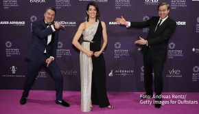 Die 28. Verleihung des Deutschen Parfumpreises Duftstars wurde gestern live aus Düsseldorf gestreamt. Das von der Fragrance Foundation Deutschland ausgerichtete Online-Event moderierte Linda Zervakis. (Foto: Andreas Rentz/Getty Images for Duftstars)