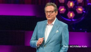 In der neuen Ausgabe des Podcasts von Moderatorin Sandra Maischberger ist Eckart von Hirschhausen zu Gast. Der Arzt und Kabarettist spricht darin u.a. über sein aktuelles Buch, in dem er die Zusammenhänge zwischen Pandemie, Artensterben und Klimakrise aufzeigt.