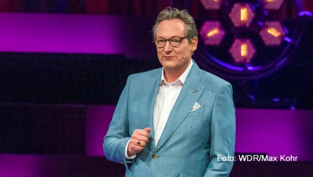 In der neuen Ausgabe des Podcasts von Moderatorin Sandra Maischberger ist Eckart von Hirschhausen zu Gast. Der Arzt und Kabarettist spricht darin u.a. über sein aktuelles Buch, in dem er die Zusammenhänge zwischen Pandemie, Artensterben und Klimakrise aufzeigt.