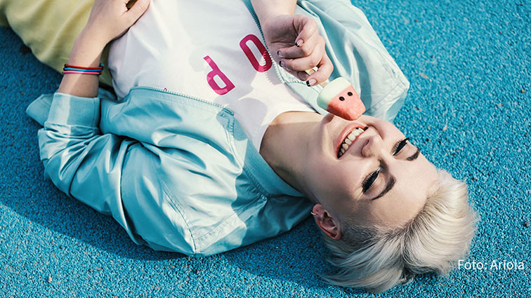 Ela wurde mit Elaiza bei ESC 2014 bekannt. Im smalltalk-Interview spricht sie über ihre Single „Wenn unsere Zeit gekommen ist“ und ihr erstes Solo-Album „Liebe & Krieg“. (Foto: Ariola)