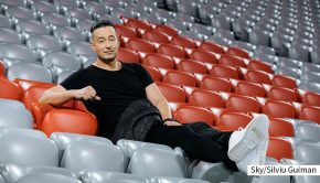 Ab dem 1. März setzt Farid seine Show-Reihe „Magic unplugged“ bei Sky fort. Die zehn neuen Folgen stehen ganz im Zeichen des Sports. Der bekannte Illusionist trifft auf Stars wie Lothar Matthäus, Boris Becker und Nico Rosberg. (Foto: Sky/Silviu Guiman)