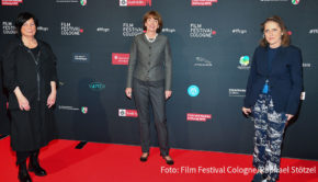 Zur Eröffnung des 30. Film Festival Cologne begrüßte Leiterin Martina Richter gestern Abend u.a. die Kölner Oberbürgermeisterin Henriette Reker und die Geschäftsführerin der Film- und Medienstiftung NRW, Petra Müller. Bis 8. Oktober finden bei dem Festival rund 100 Veranstaltungen statt. (Foto: Film Festival Cologne / Ralph Stötzel)