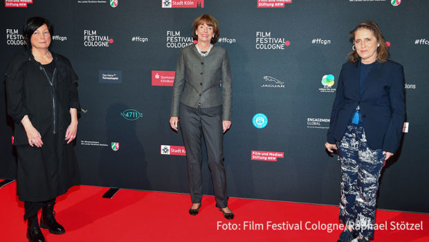 Zur Eröffnung des 30. Film Festival Cologne begrüßte Leiterin Martina Richter gestern Abend u.a. die Kölner Oberbürgermeisterin Henriette Reker und die Geschäftsführerin der Film- und Medienstiftung NRW, Petra Müller. Bis 8. Oktober finden bei dem Festival rund 100 Veranstaltungen statt. (Foto: Film Festival Cologne / Ralph Stötzel)