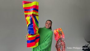 Unter dem Titel „Reborn“ hat die Erfurter Malerin Tina Reichel eine völlig neue Werkserie geschaffen, mit der sie ein farbenfrohes Zeichen gegen die Tristesse der Krise setzt. Anlässlich ihres heutigen Geburtstags stellt sie ihre Arbeiten erstmals öffentlich vor. (Foto: Philipp Lüngen)