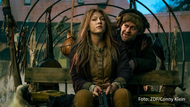 Zu den nominierten Beiträgen beim Goldenen Spatzen, dem größten deutschen Kindermedienfestival, gehört der Märchenfilm „Die Hexenprinzessin“ mit Charlotte Krause und Jürgen Vogel. Die von Ngo The Chau inszenierte deutsch-tschechische Produktion ist in der ZDF-Mediathek zu sehen. (Foto: ZDF/Conny Klein)