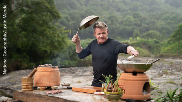 Auch in Staffel 2 von „Gordon Ramsay: Kulinarische Abenteuer“, die National Geographic ab dem 7. September in deutscher Erstausstrahlung zeigt, wird nicht nur gemütlich Essen zubereitet. Der britische Starkoch muss zahlreiche ungewöhnliche Herausforderungen meistern. (Foto: National Geographic/Justin Mandel)