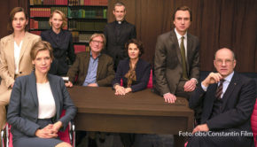 Das Erste zeigt im November die TV-Fassung von Ferdinand von Schirachs brandneuem Theaterstück „Gott“. Zur Besetzung gehören Christiane Paul, Ina Weisse, Anna Maria Mühe, Matthias Habich, Ulrich Matthes, Barbara Auer, Lars Eidinger und Götz Schubert. (Foto: obs/Constantin Film)