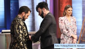 Auf den Spuren von Prinz Frédéric? In der ersten Folge der neuen Staffel von „Grill den Henssler“ wird Namens- und Gastgeber Steffen Henssler am Sonntag auf Vox erst einmal neu eingekleidet. Kandidat Harald Glööckler spendiert ihm ein stylisches Outfit.